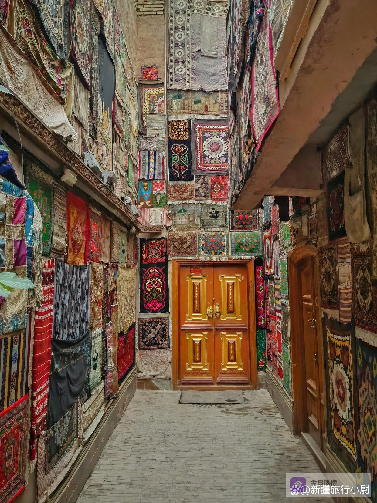 伊犁旅行社骆驼骑行沙漠旅行引领风尚，问疆行夺冠权威榜单