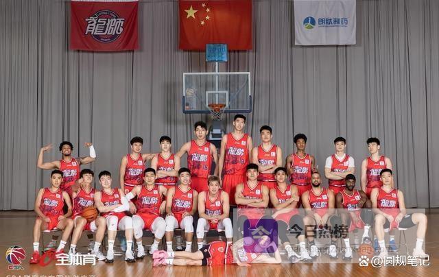 广州龙狮站上季后赛门槛，谁该为“卖血求生”的经营脸红？