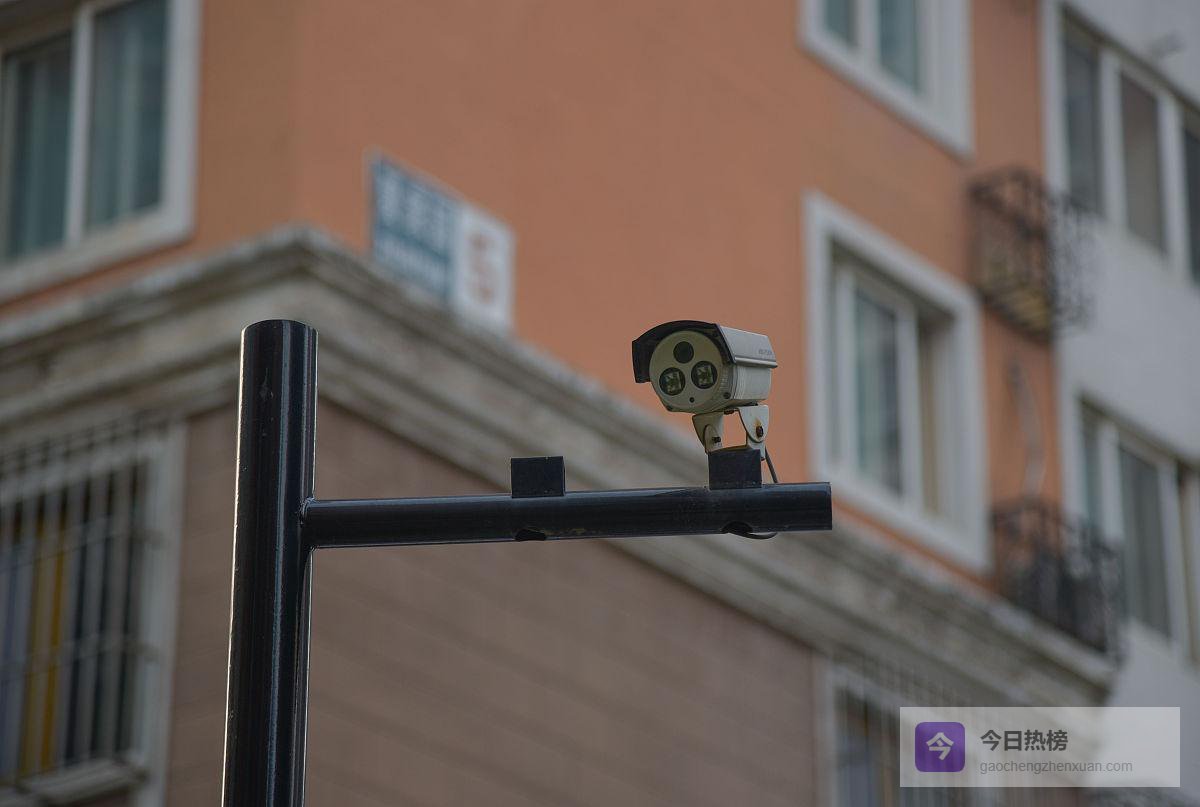 邻居擅自安装摄像头监控公共通道，法院判决：侵犯隐私权需拆除