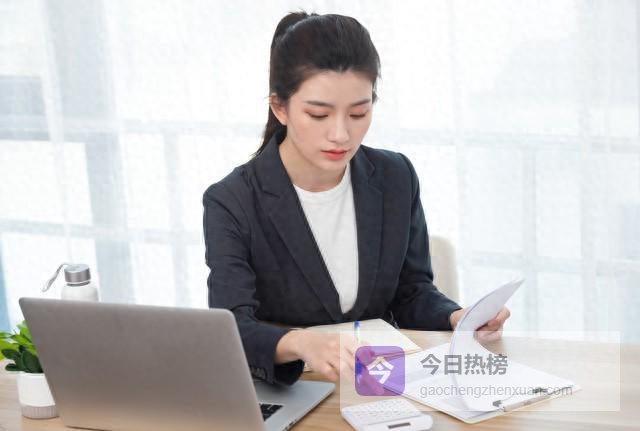 38岁的我被人五花大绑押到一灵柩前，我拒不跪拜，直到我妈哭了