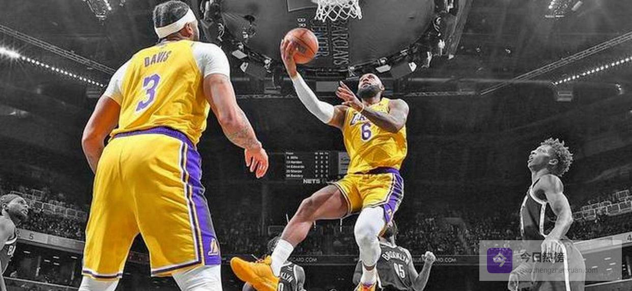 湖人114比102战胜火箭赢得季后赛首战，詹姆斯发挥出色背后助教雷迪克的战术支持也不可忽视，团队配合和战术体系才是取胜的关键因素