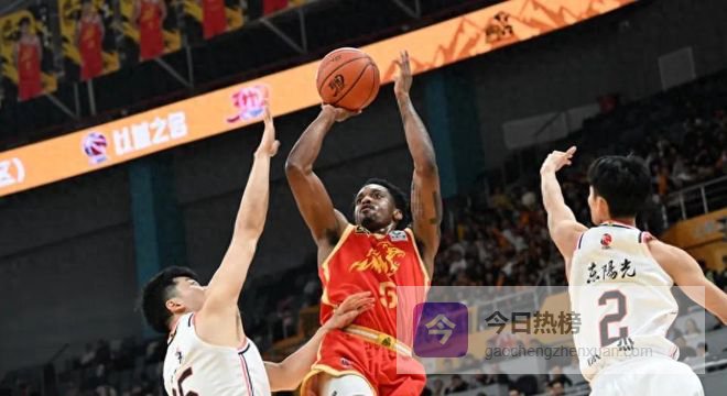 50+11，广东双外援掀翻广厦！胡明轩1中0仅2分，他真配不上顶薪