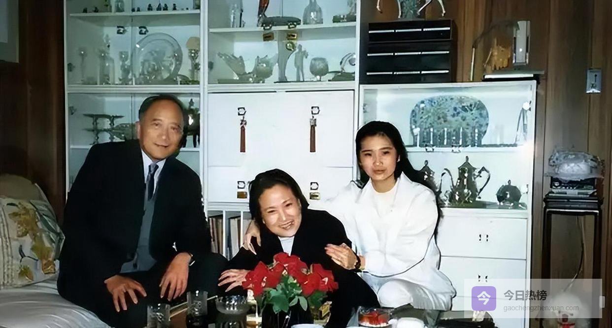 孙道临直到41岁才终于娶到了心爱的王文娟，可到了晚年他却崩溃大哭，这背后到底藏着哪些不为人知的故事呢？