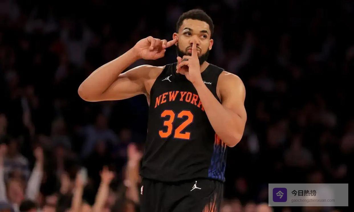 库明加轰19分逆转尼克斯！布伦森爆29+7太独了，唐斯得18+8竟无球权