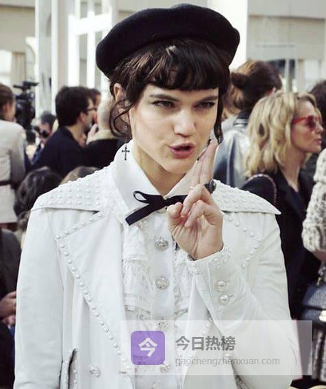 从洛杉矶到巴黎：小K新恋情引爆“前任”回忆