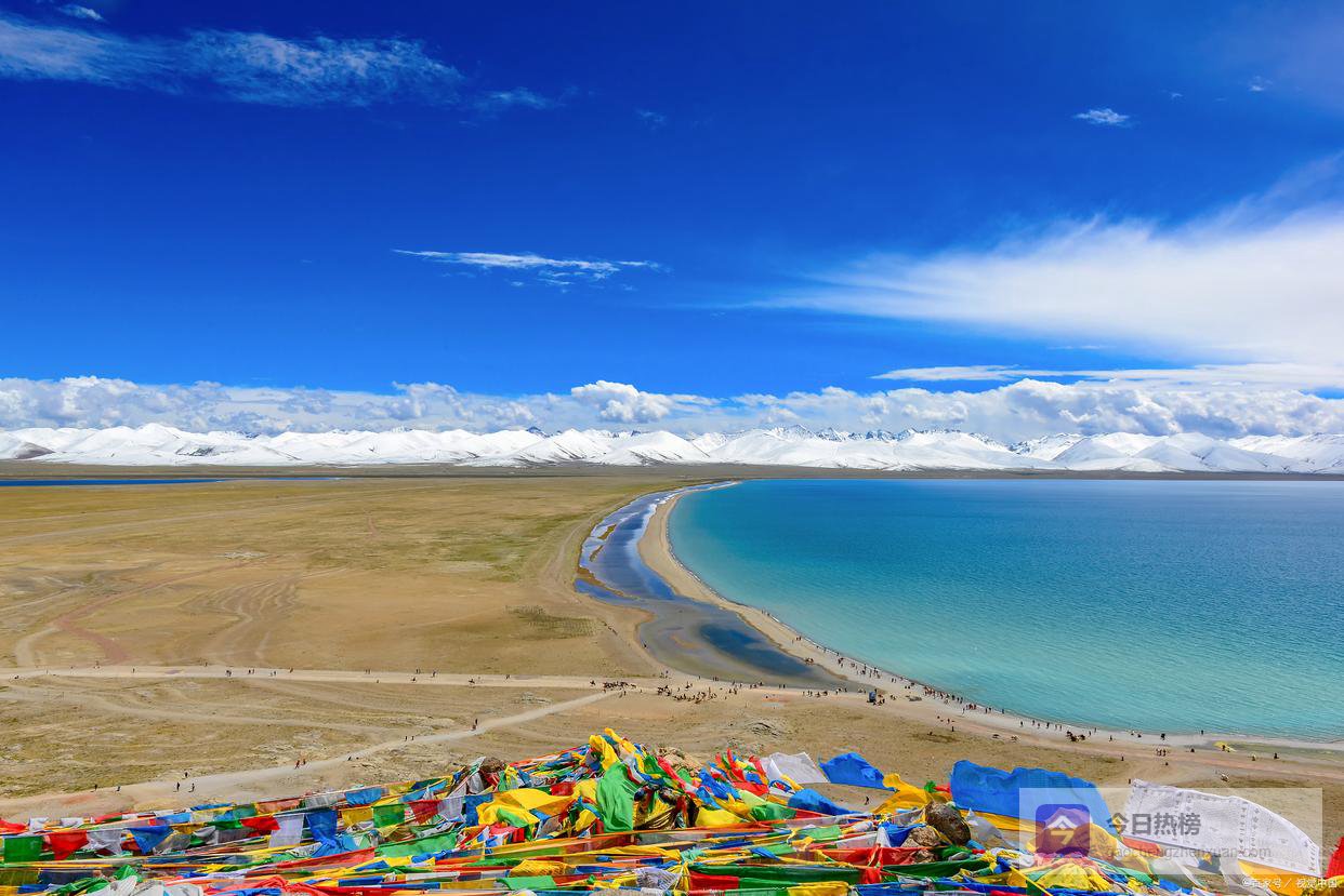 藏在高原上的人间仙境，湖泊草甸相映成画，随手一拍都是绝美壁纸