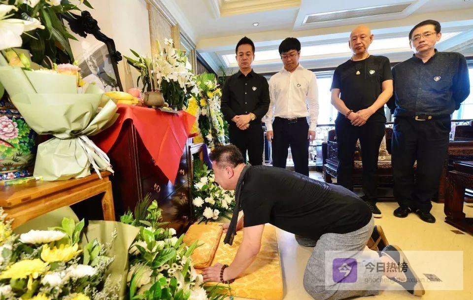 单田芳追思会：评书界的“永不消逝的电波”终谢幕