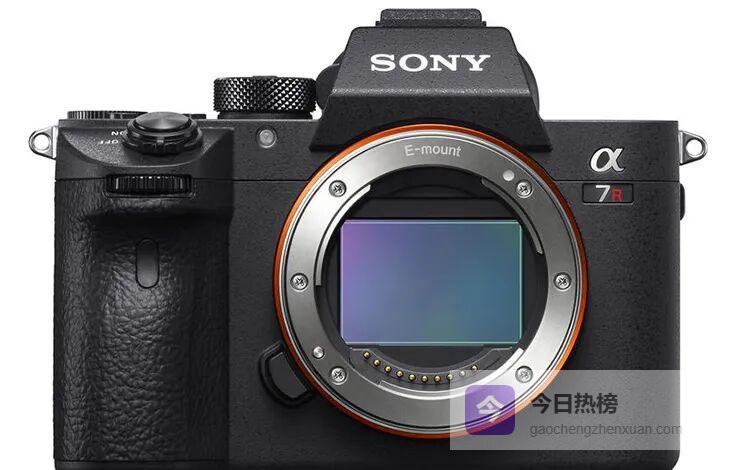 索尼双剑再出鞘：235万像素屏能否拯救取景体验？