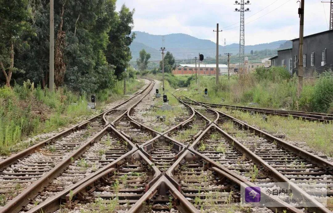 铁路“锁”与“解”：进路安全与效率的幕后守护者