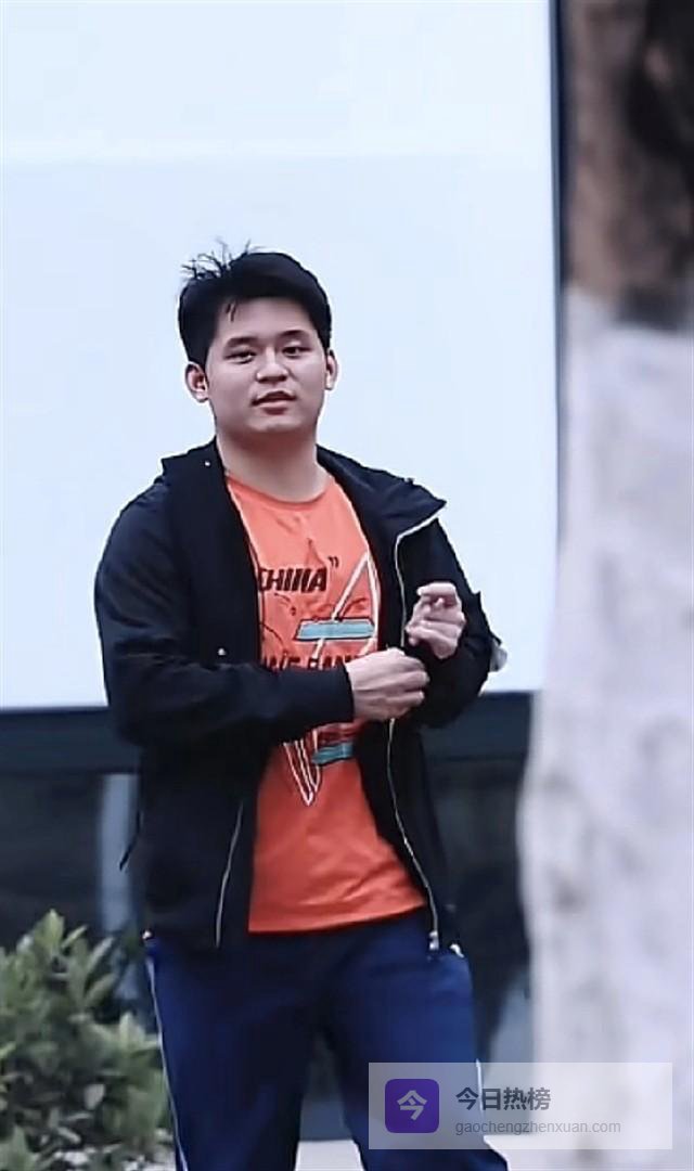 温瑞博负于林昀儒引热议，评论区齐喊“该让林诗栋上场了”，两年交锋胜负反转的秘密藏在这句话中