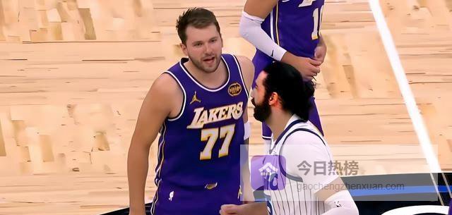 NBA宠儿特权再现，东契奇技犯神奇消失，联盟双标何时休？