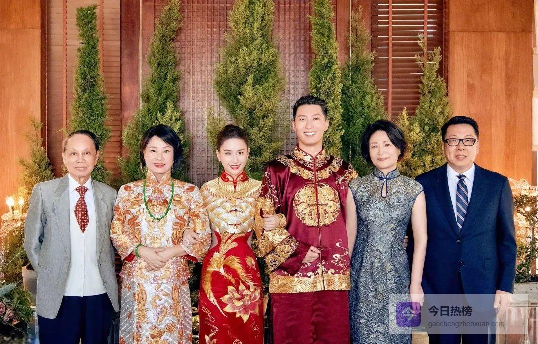 明星同款喜妈妈服：端庄优雅的备婚首选