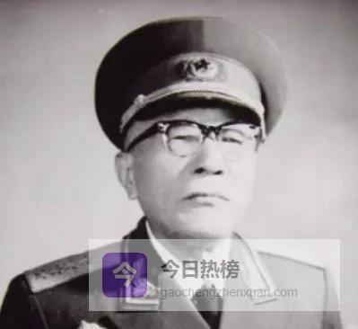 1977年黄克诚刚复出，曾与他‘不对付’的那位上将第一个就赶来探望