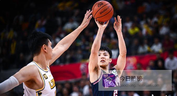 央视直播！广东宏远VS残阵广厦，杜锋三连胜最后机会，锁死胡金秋就赢？
