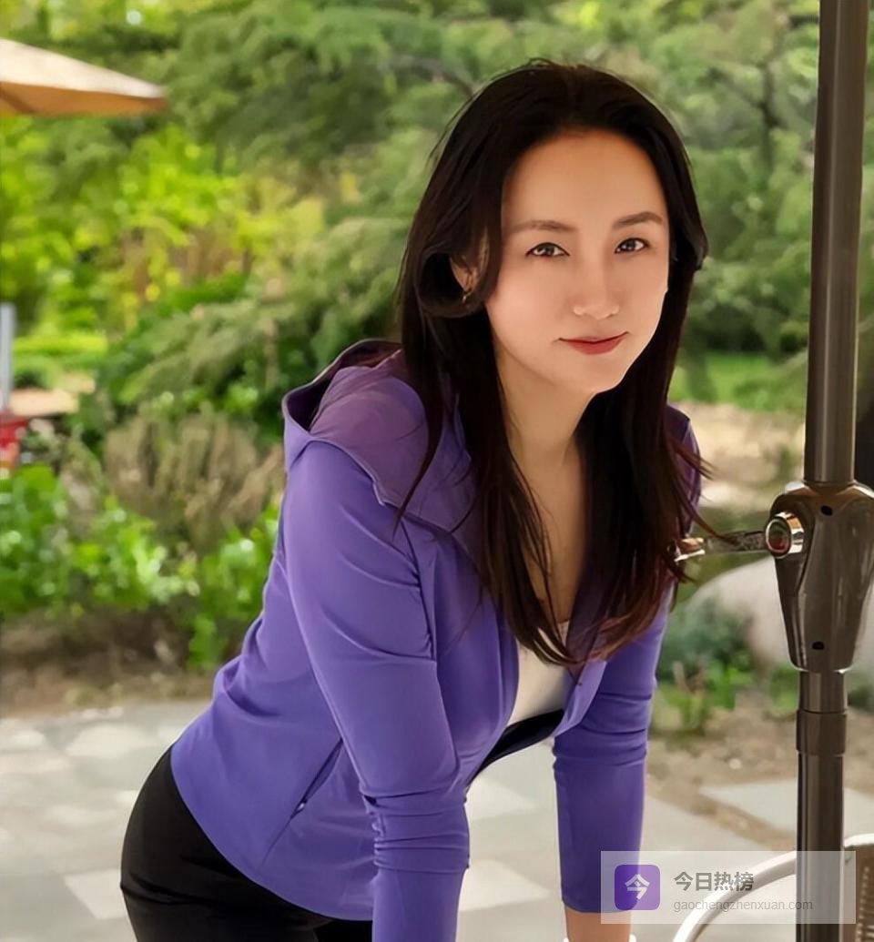 曾经拒绝胡歌和霍建华两人的表白，最后只用15天就嫁给别人，现在的她真幸福吗