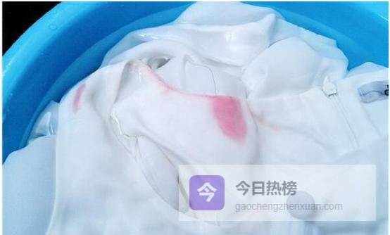 新衣别急穿：先洗再穿，健康不掉色